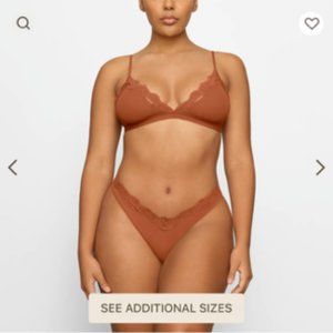 Bronze Skims Fits Everybody Lace Triangle Bralette LG NWT